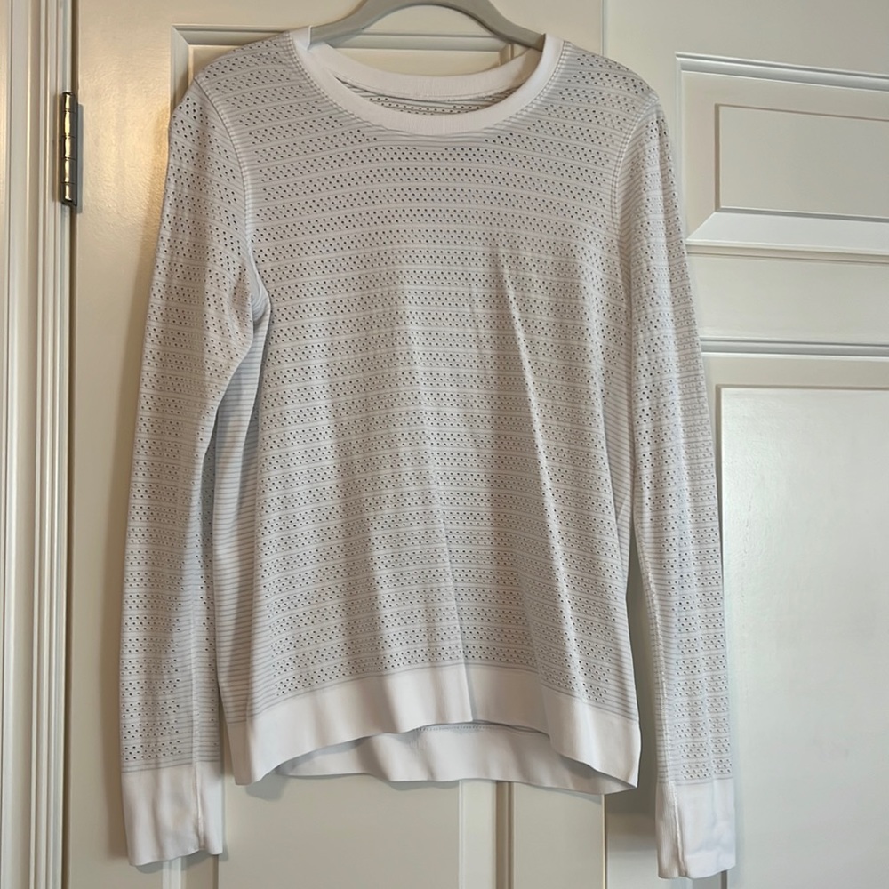 Lululemon workout top.